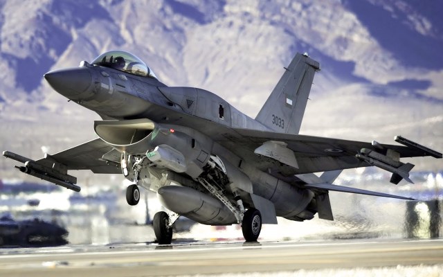 F-16_Fighting_Falcon Fotó Good_wallpapers_com
